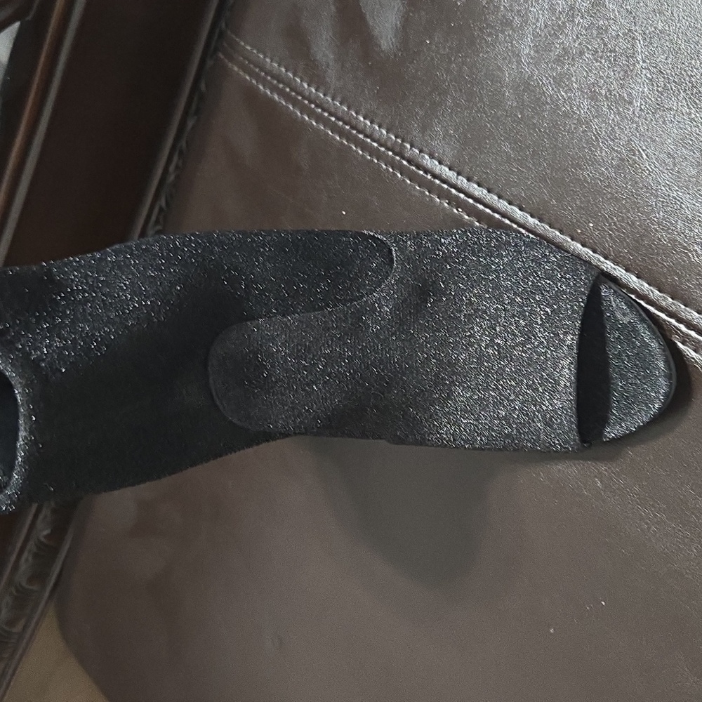 Heels - Picture 4 of 4